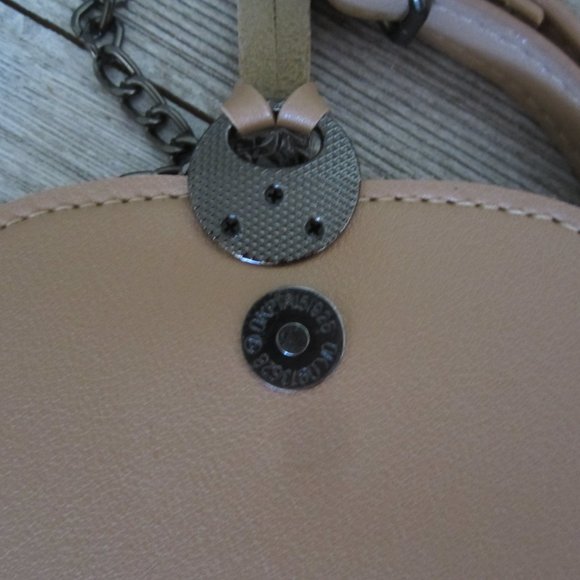 NEW - SAVE THE GIRLS - Phone Touch Screen Purse - Picture 4 of 5